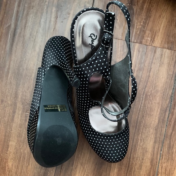 Heels - Picture 3 of 4